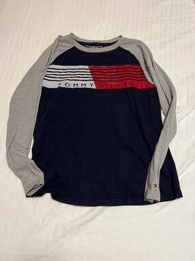 Tommy Hilfiger Boys Navy & Grey Raglan Long Sleeve Graphic T-Shirt Size XL (20)